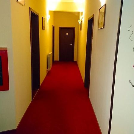 Hotel Pui De Urs Bükreş Dış mekan fotoğraf