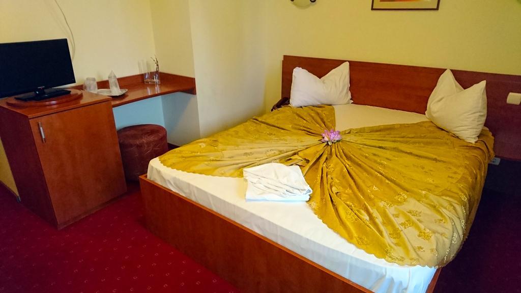 Hotel Pui De Urs Bükreş Dış mekan fotoğraf