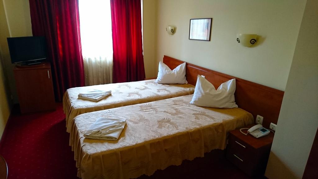 Hotel Pui De Urs Bükreş Dış mekan fotoğraf