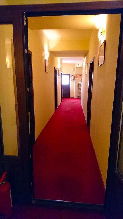 Hotel Pui De Urs Bükreş Dış mekan fotoğraf