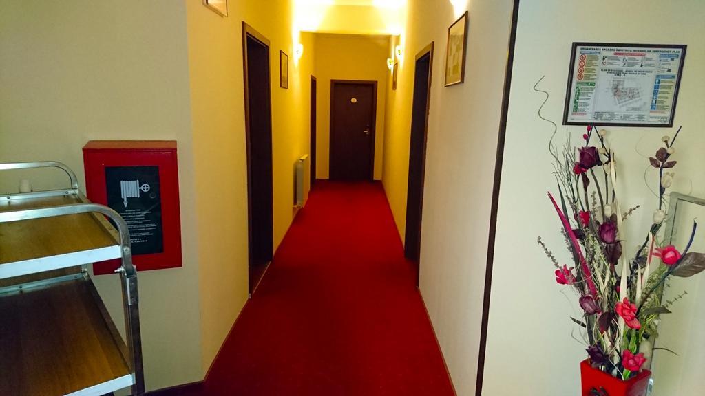 Hotel Pui De Urs Bükreş Dış mekan fotoğraf
